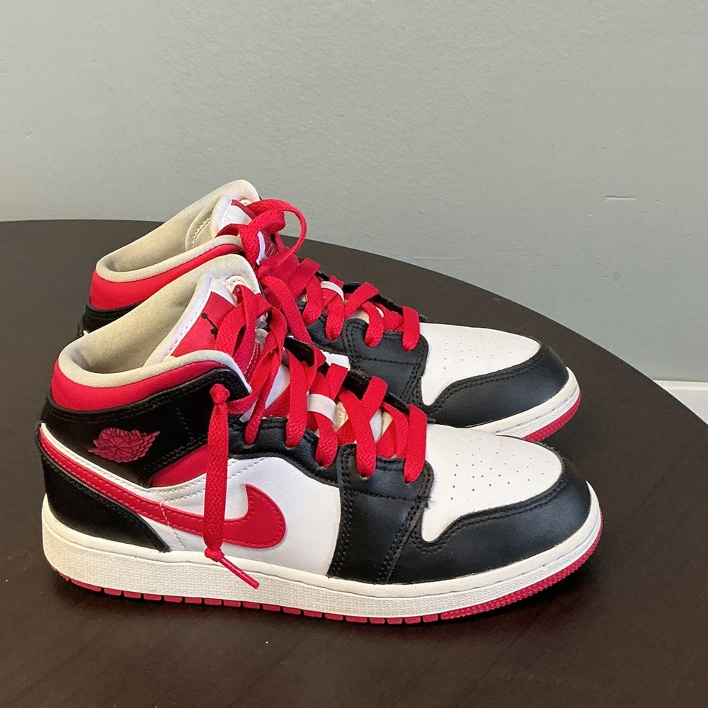 Jordan 1 Mid Very Berry Kids Sneakers
